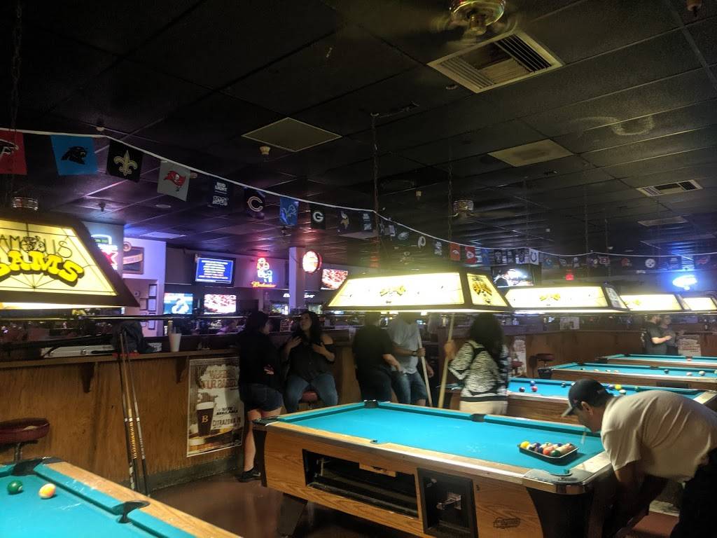 Famous Sams Sports Bar #11 | restaurant | 3010 W Valencia Rd, Tucson, AZ 85746, USA | 5208838888 OR +1 520-883-8888