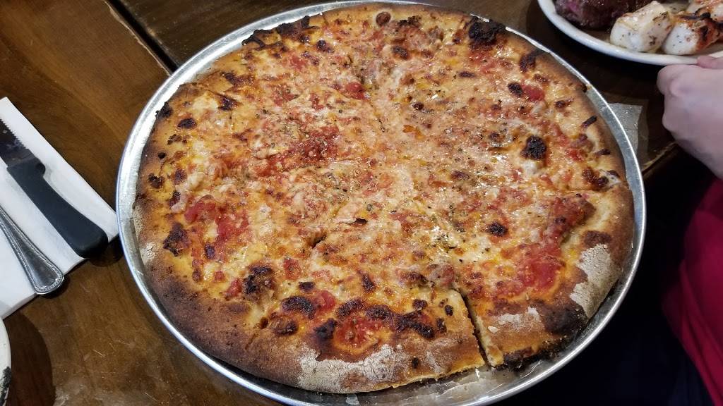 Santarpios Pizza | restaurant | 71 Newbury St, Peabody, MA 01960, USA | 9785351811 OR +1 978-535-1811