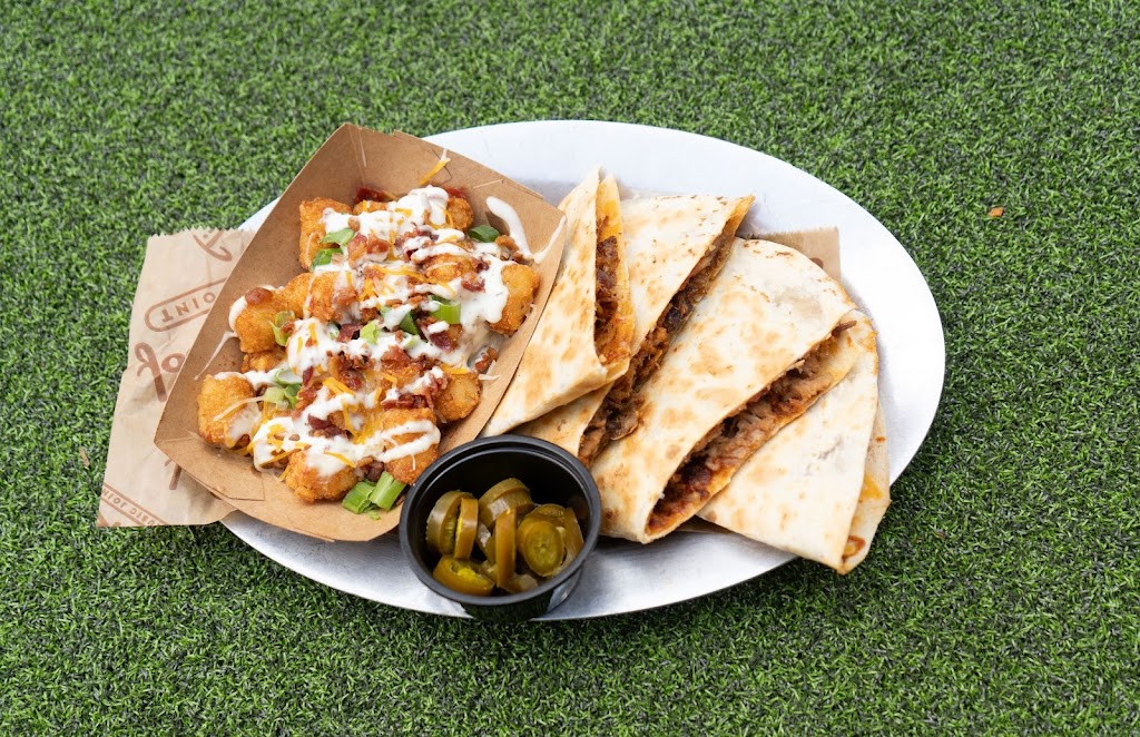 Tin Roof | restaurant | 3519 N Clark St, Chicago, IL 60657, USA | 7737998186 OR +1 773-799-8186