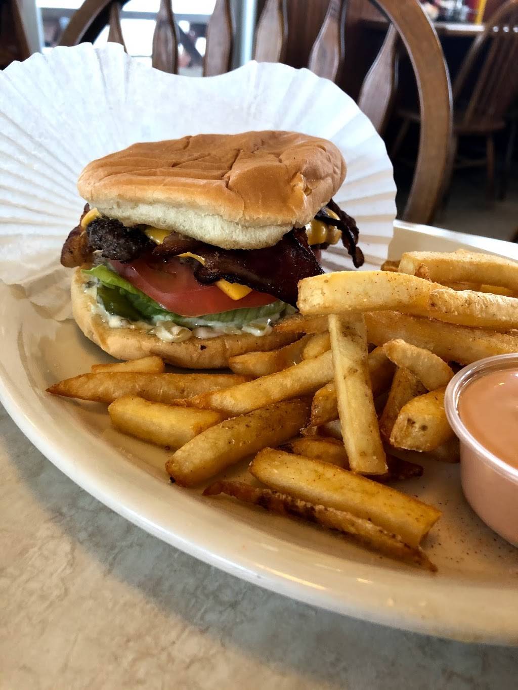 Bill & Beas Drive In | restaurant | 1215 Harrison Ave, Centralia, WA 98531, USA | 3607366697 OR +1 360-736-6697