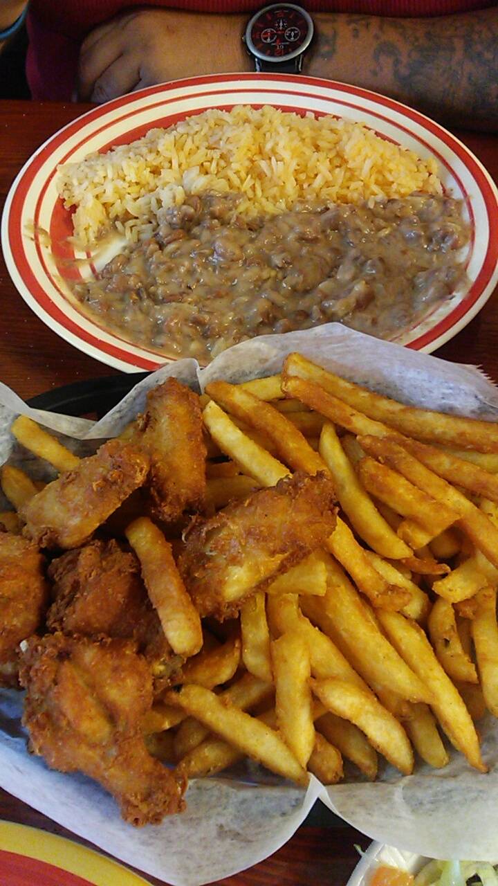 Los Tres Amigo Taqueria Inc | restaurant | 735 Dexter St, Central Falls, RI 02863, USA | 4017253331 OR +1 401-725-3331