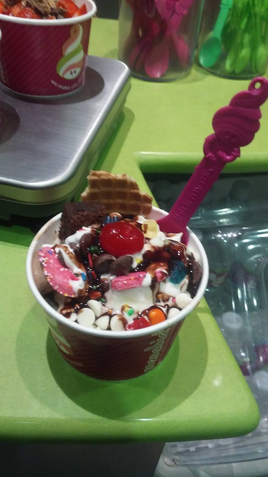 Menchies Frozen Yogurt | bakery | 14814 Pines Blvd, Pembroke Pines, FL 33027, USA | 9544474007 OR +1 954-447-4007