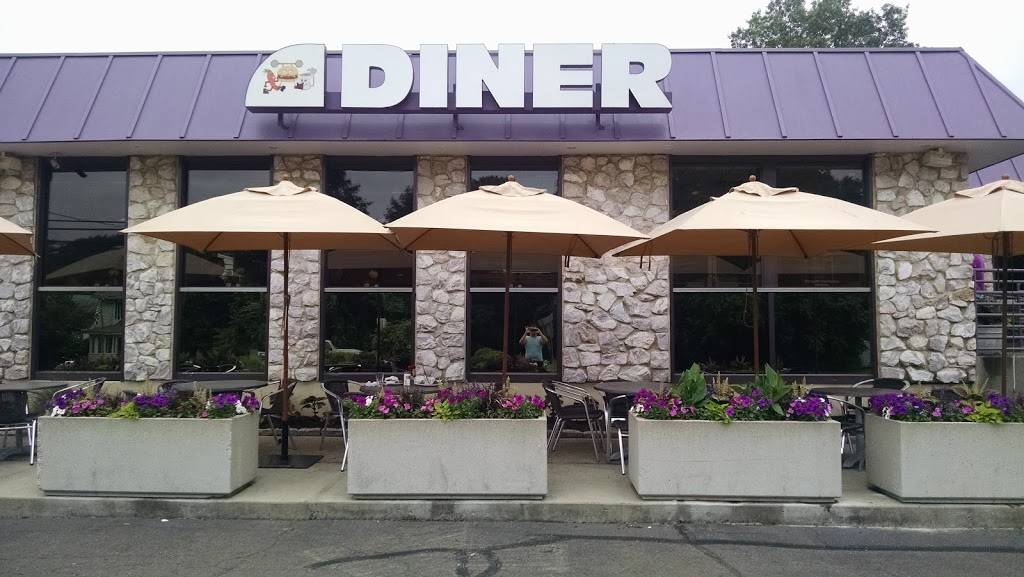 Shoreline Diner & Vegetarian Enclave | restaurant | 345 Boston Post Rd, Guilford, CT 06437, USA | 2034587380 OR +1 203-458-7380