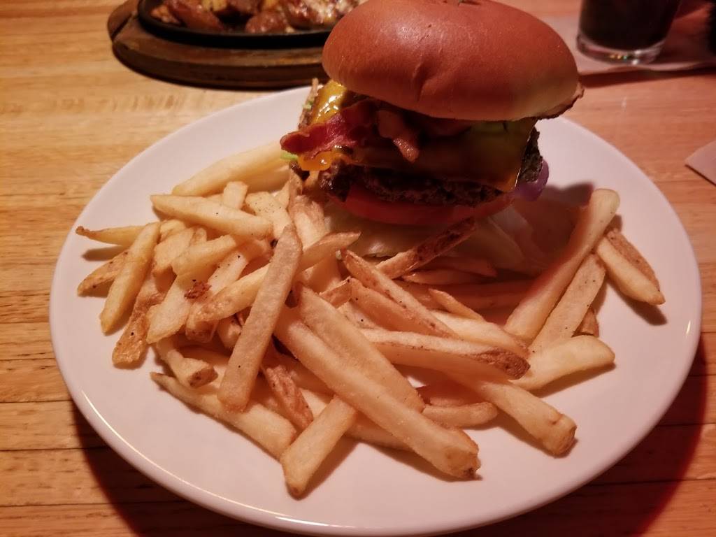 Applebees Grill + Bar | restaurant | 1808 S Main St, Farmville, VA 23901, USA | 4343155581 OR +1 434-315-5581