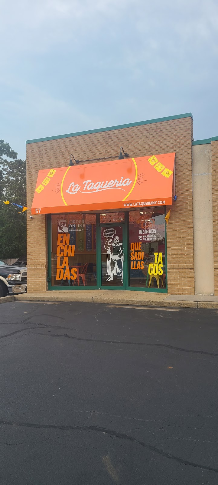 La Taqueria | restaurant | 57 Berry Hill Rd, Syosset, NY 11791, USA | 5165889500 OR +1 516-588-9500