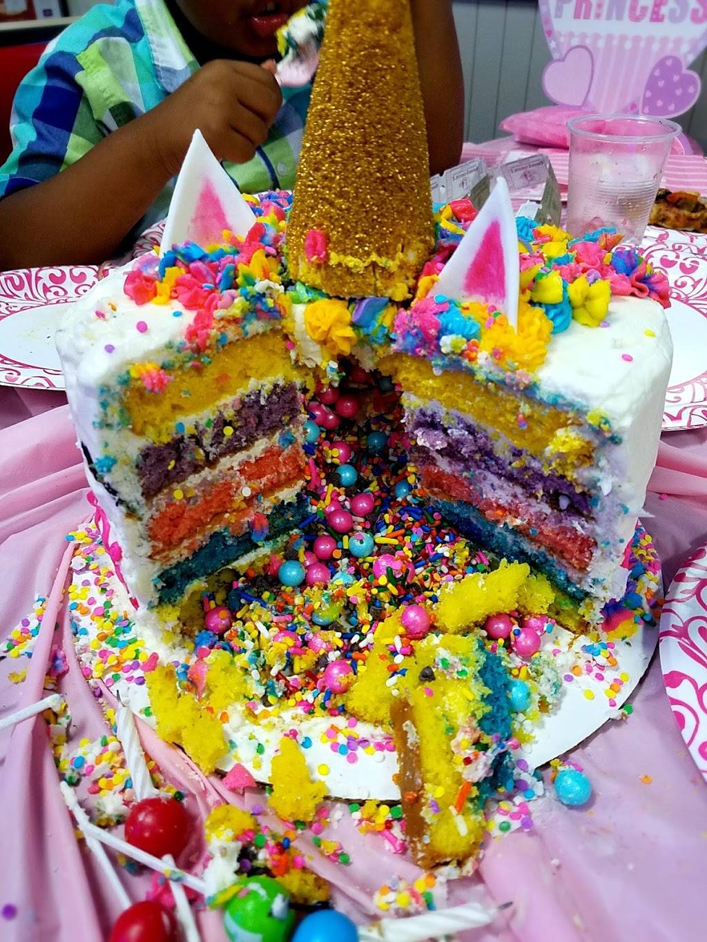 Chuck E. Cheeses | restaurant | 1470 Fitzgerald Dr, Pinole, CA 94564, USA | 5102431111 OR +1 510-243-1111