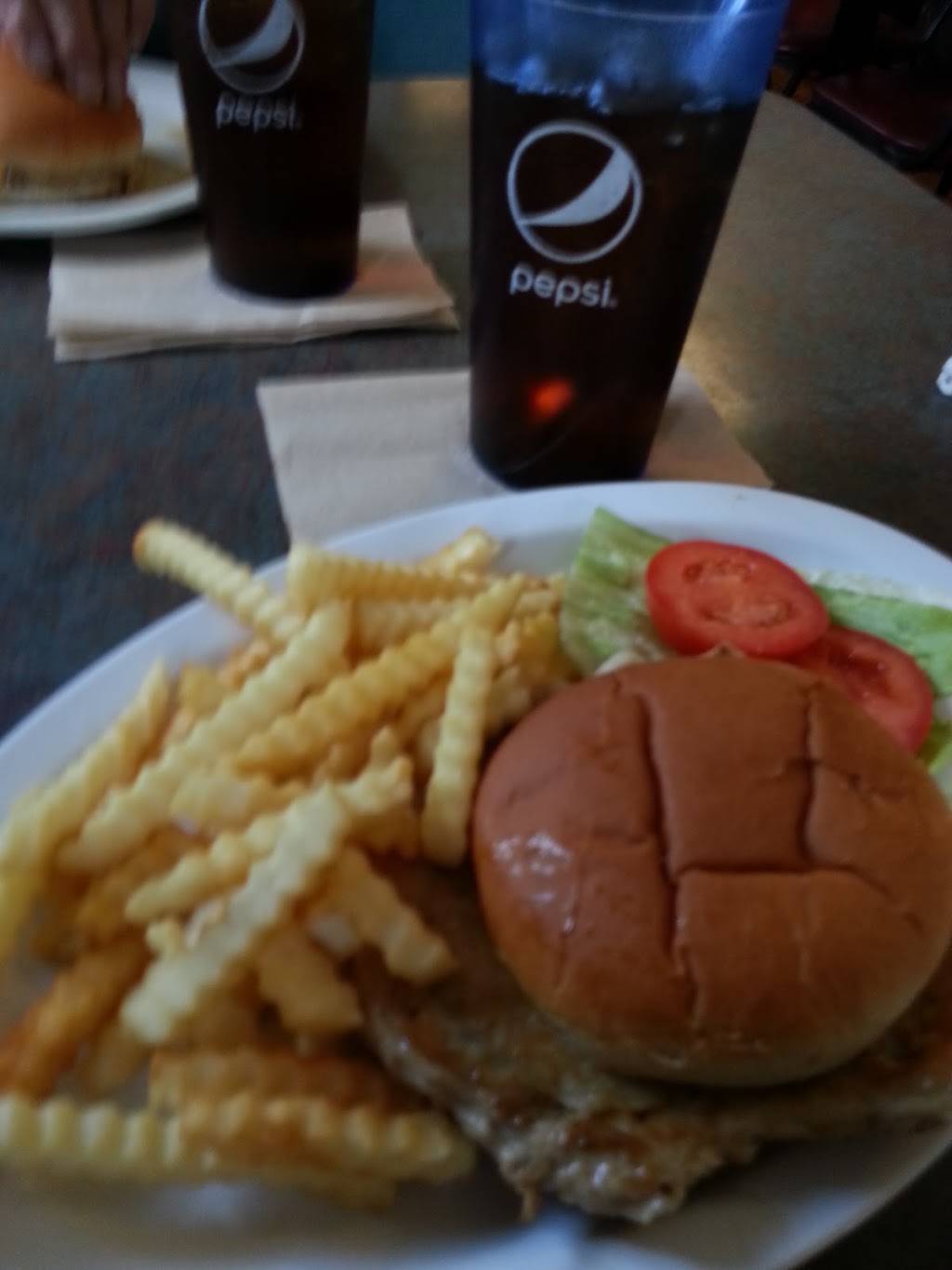 Debbies Diner | restaurant | 1404 N 22nd St, Decatur, IL 62526, USA | 2174234130 OR +1 217-423-4130