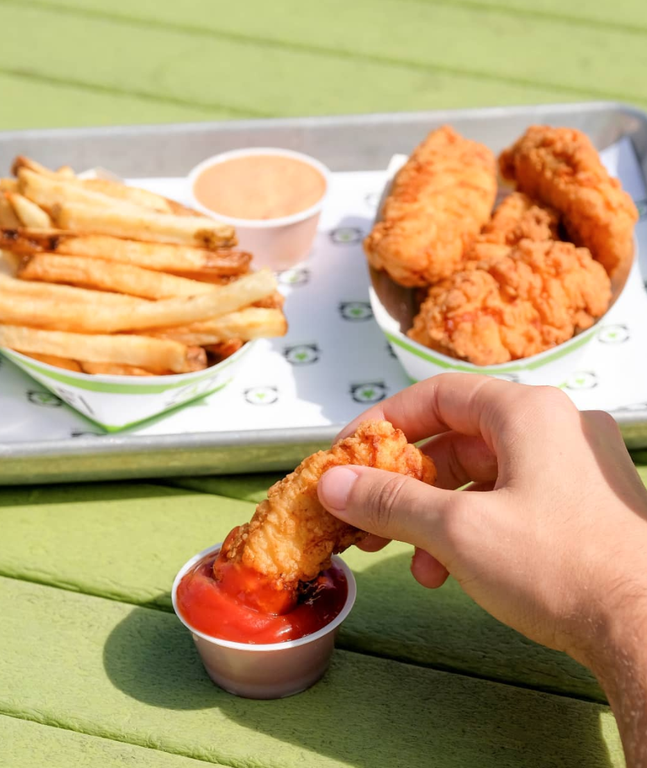 BurgerFi Downtown Chicago | restaurant | 850 W Superior St, Chicago, IL 60642, USA | 7733544324 OR +1 773-354-4324