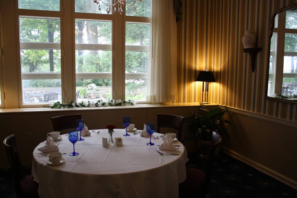 The Dining Room at The Nittany Lion Inn | restaurant | 200 W Park Ave, State College, PA 16803, USA | 8148658590 OR +1 814-865-8590