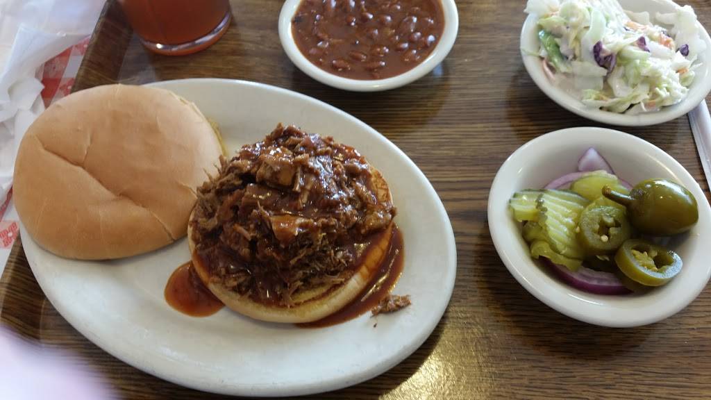 Cousins Bar-B-Q | restaurant | Woodmont North, 6262 McCart Ave, Fort Worth, TX 76133, USA | 8173462511 OR +1 817-346-2511