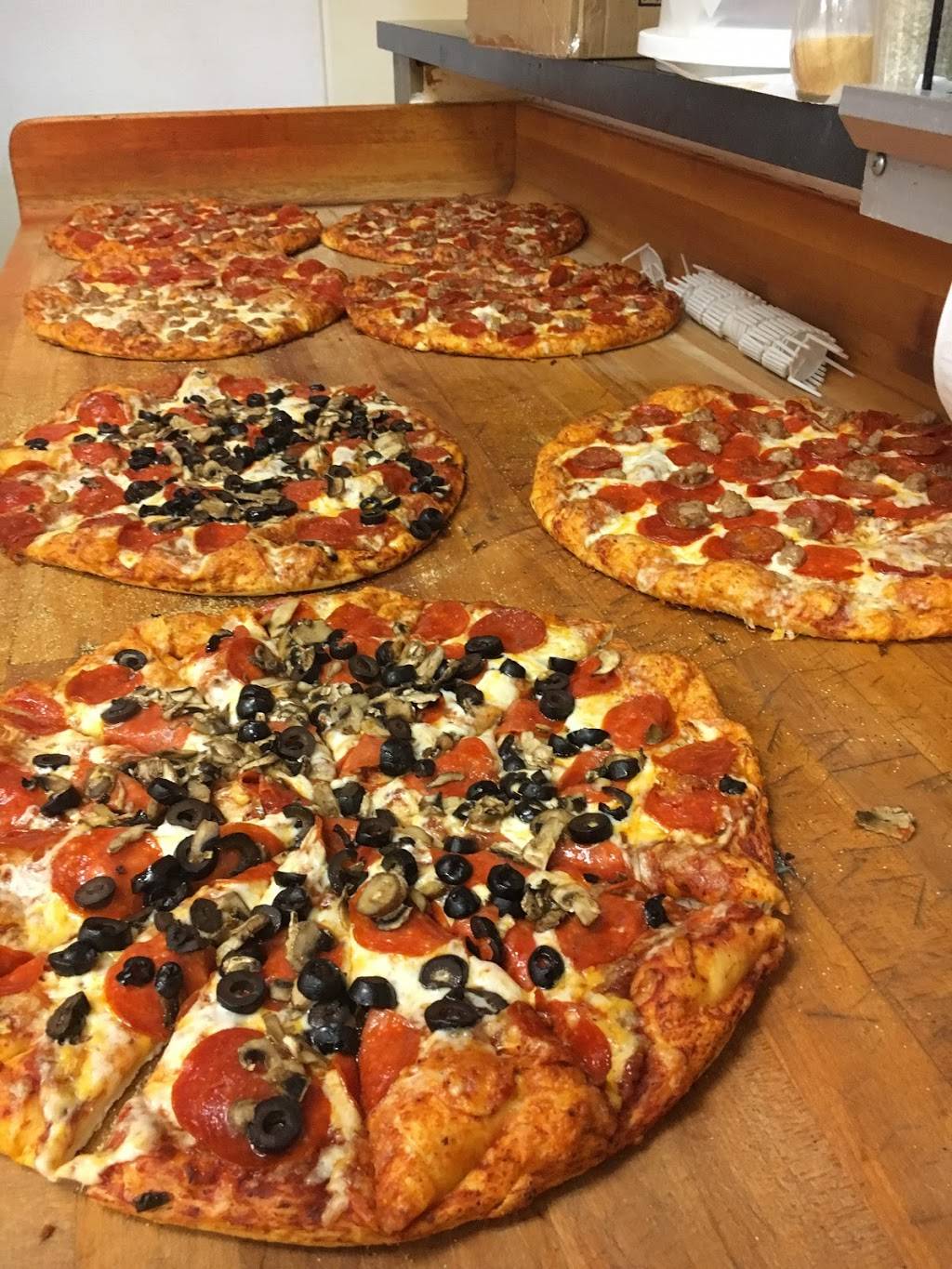 Me-n-Eds Pizzeria | restaurant | 1343 North Ave, Sanger, CA 93657, USA | 5598758549 OR +1 559-875-8549