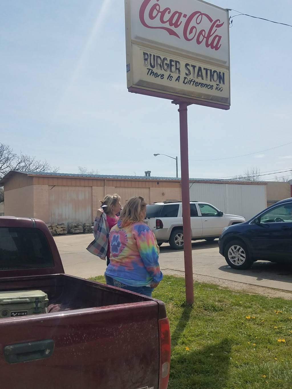 Burger Station Inc | meal takeaway | 113 E 7th Ave, Winfield, KS 67156, USA | 6202219773 OR +1 620-221-9773