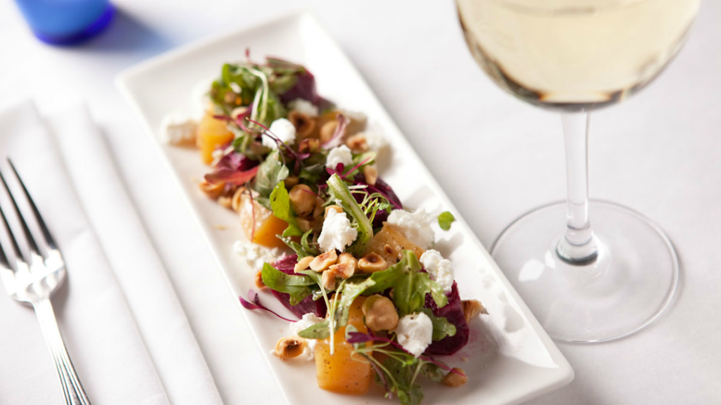 Noahs | restaurant | 136 Front St, Greenport, NY 11944, USA | 6314776720 OR +1 631-477-6720