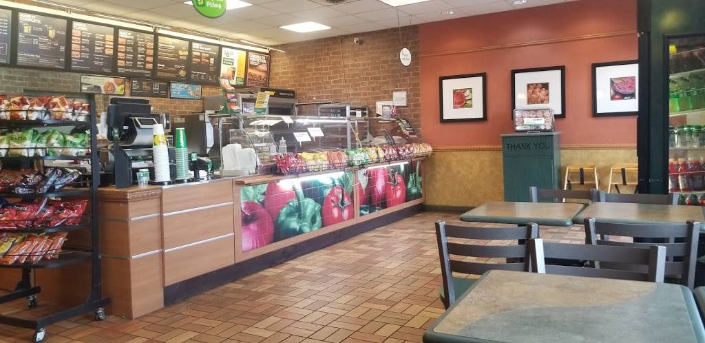 Subway | restaurant | 2108 Rock Rd, De Soto, MO 63020, USA | 6365865500 OR +1 636-586-5500