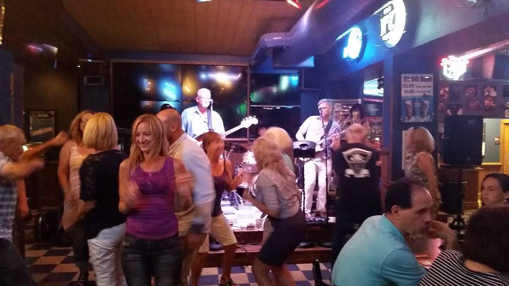 Water Street Tavern | meal takeaway | 132 S Water St, Kent, OH 44240, USA | 3306770700 OR +1 330-677-0700