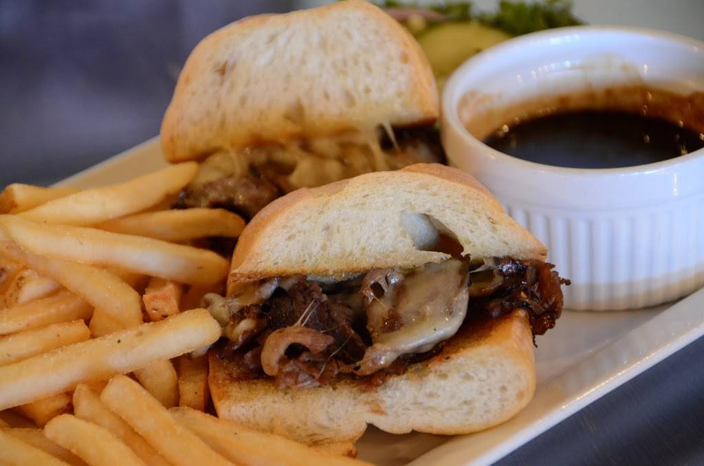 Front Street Pub & Eatery | restaurant | 208 E River Dr, Davenport, IA 52801, USA | 5633221569 OR +1 563-322-1569