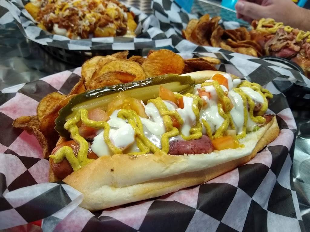 Graffiti Dogs | restaurant | 1002 10th St, Modesto, CA 95354, USA | 2092389990 OR +1 209-238-9990