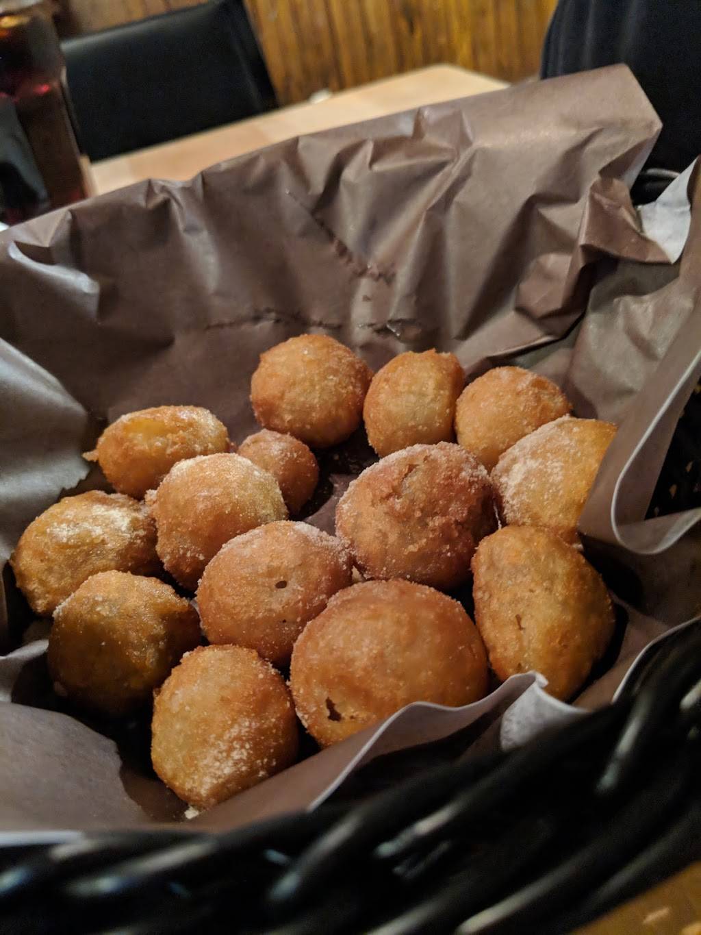 Lockeroom | restaurant | 201 Cundles Rd E, Barrie, ON L4M 4S5, Canada | 7057209060 OR +1 705-720-9060