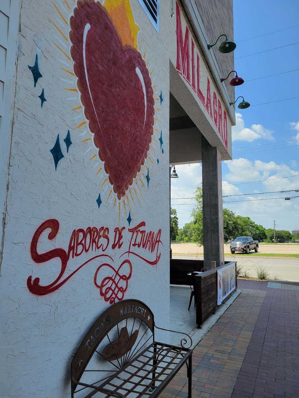 Milagro Tacos Cantina | restaurant | 440 Singleton Blvd Ste 100, Dallas, TX 75212, USA | 4698720168 OR +1 469-872-0168