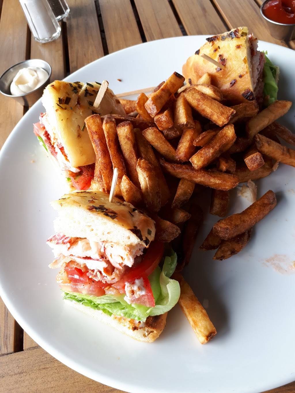 La Cage | restaurant | 325 Boulevard Gréber, Gatineau, QC J8T 5R3, Canada | 8192462243 OR +1 819-246-2243