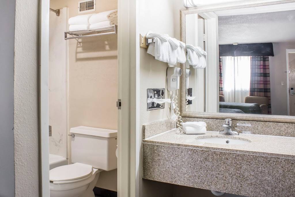 Quality Inn & Suites Moline - Quad Cities | restaurant | 6910 27th St, Moline, IL 61265, USA | 3095176283 OR +1 309-517-6283