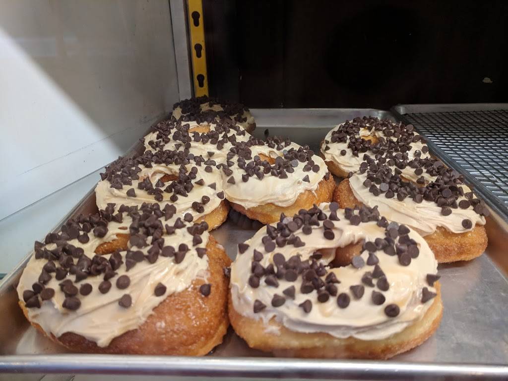 Hi-Five Doughnuts | restaurant | 1011 E Main St, Louisville, KY 40206, USA | 5024095584 OR +1 502-409-5584