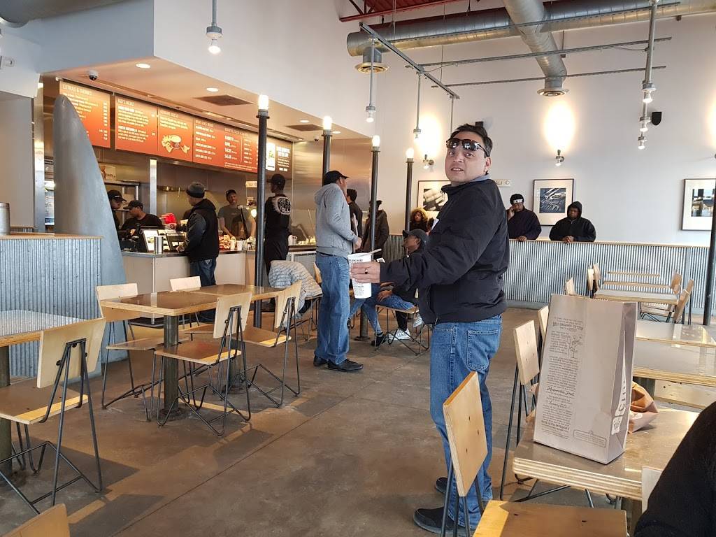 Chipotle Mexican Grill | restaurant | 26147 Evergreen Rd, Southfield, MI 48076, USA | 2483533448 OR +1 248-353-3448