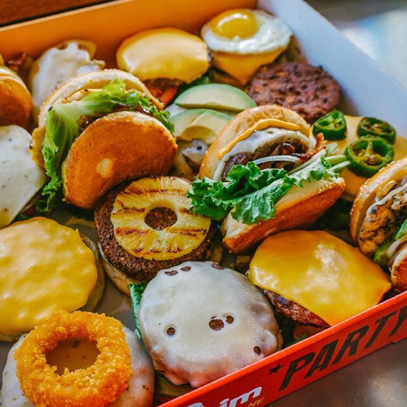 BurgerIM Woodland Hills | meal delivery | 21512 Victory Blvd, Woodland Hills, CA 91367, USA | 8187131111 OR +1 818-713-1111