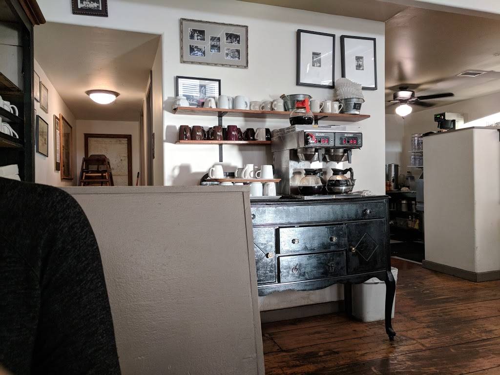 The Farmhouse | restaurant | 228 N Gilbert Rd, Gilbert, AZ 85234, USA | 4809260676 OR +1 480-926-0676