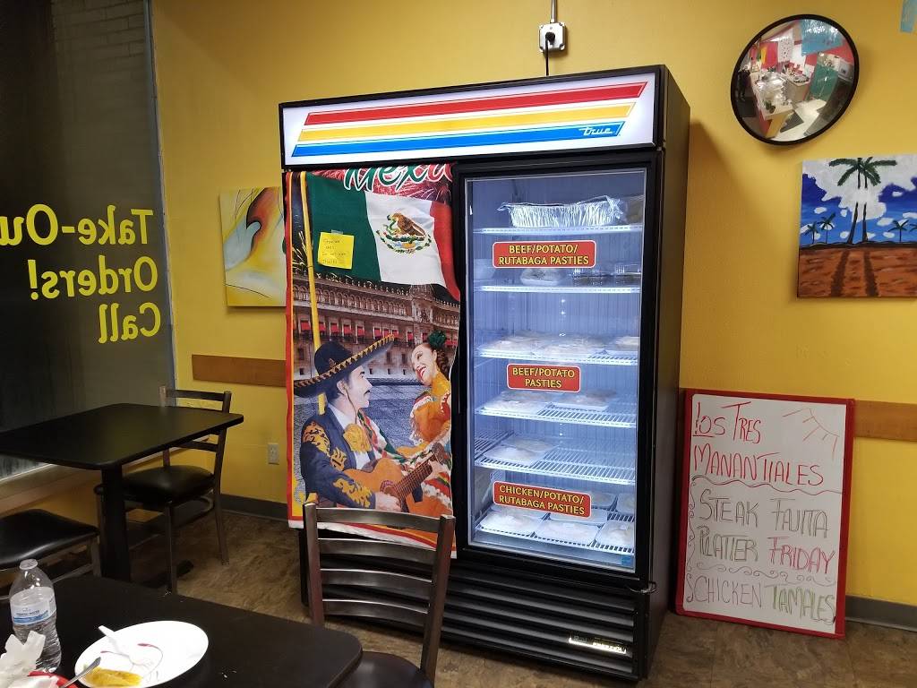 Los Tres Manantiales | restaurant | 135 E Wisconsin Ave, Appleton, WI 54911, USA | 9204220125 OR +1 920-422-0125