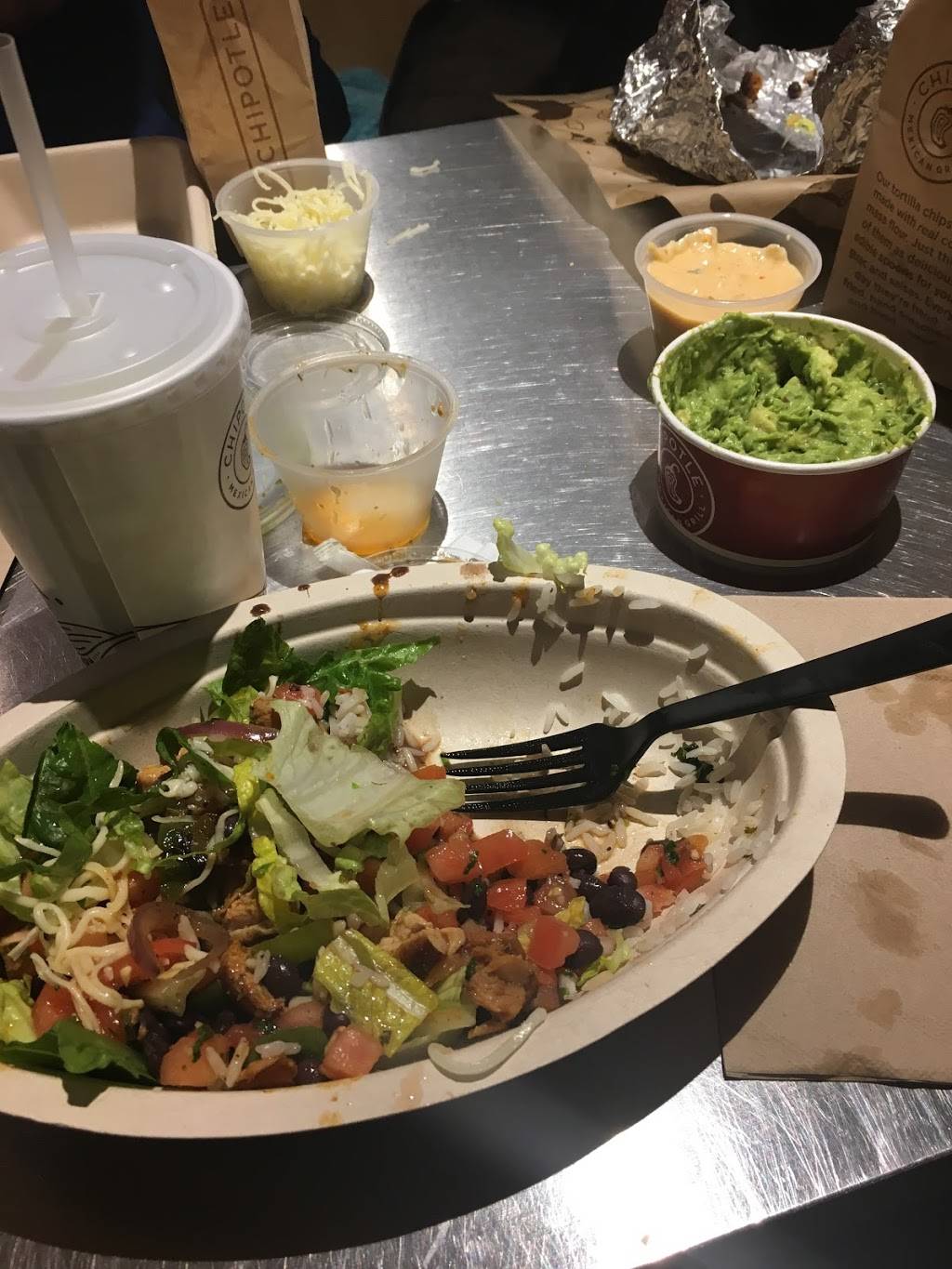 Chipotle Mexican Grill | restaurant | 111 N Mall Dr, Grand Chute, WI 54913, USA | 9206364300 OR +1 920-636-4300