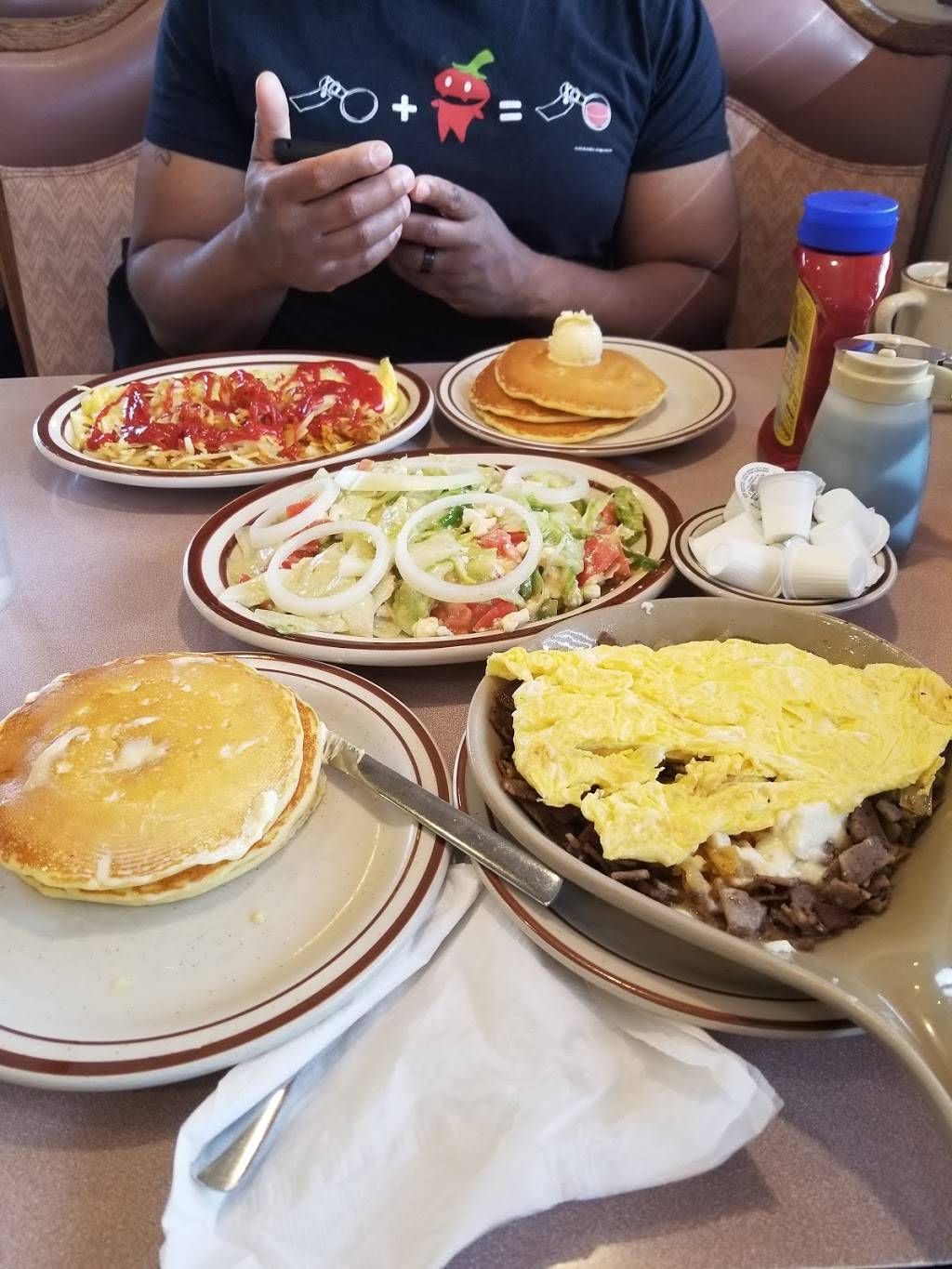 Papas Pancake House | restaurant | 7606 Pendleton Pike, Indianapolis, IN 46226, USA | 3175460494 OR +1 317-546-0494