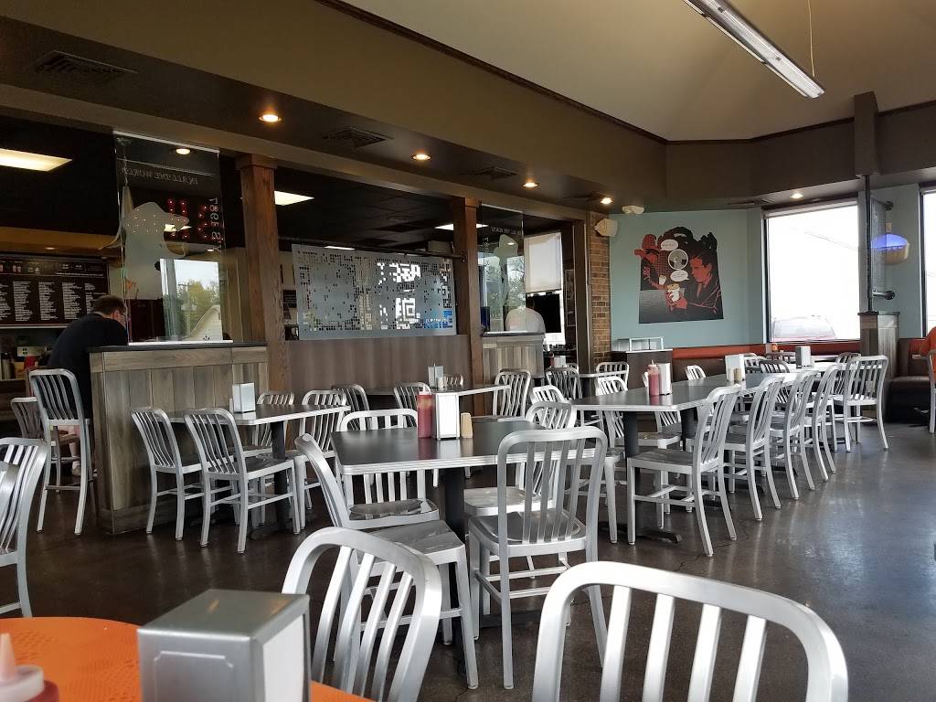 Bogeys | restaurant | 1718 N Plum St, Hutchinson, KS 67502, USA | 6206658189 OR +1 620-665-8189