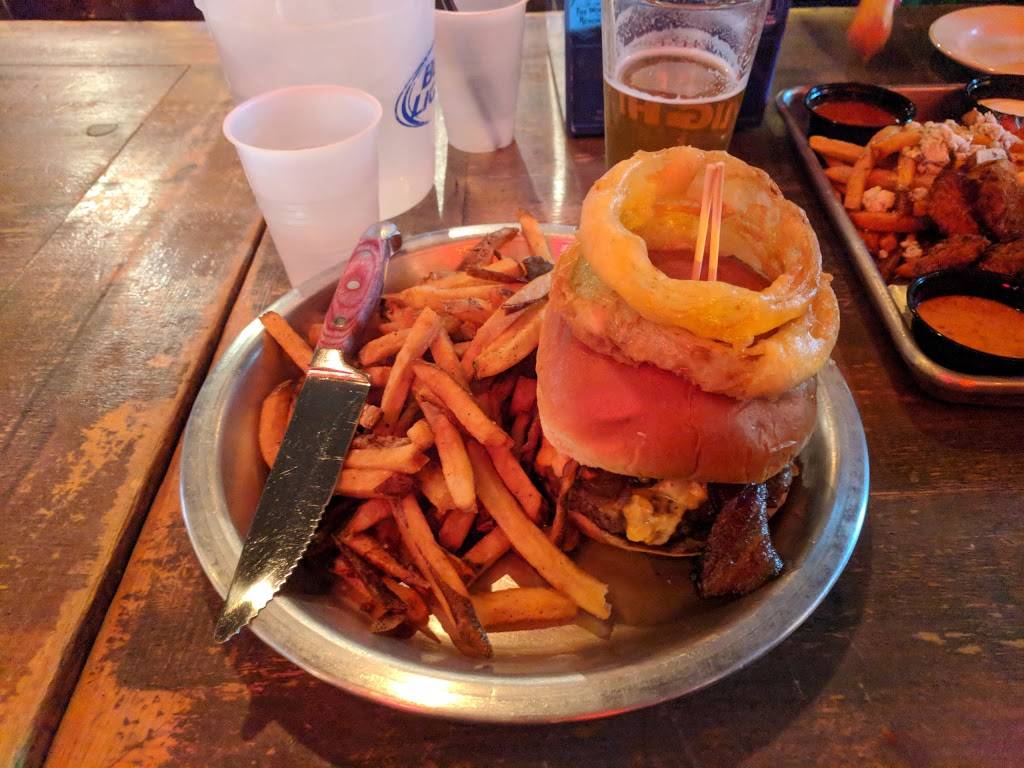 Roadhouse 66 Gas N Grill | restaurant | 3478 N Clark St, Chicago, IL 60657, USA | 8722065309 OR +1 872-206-5309