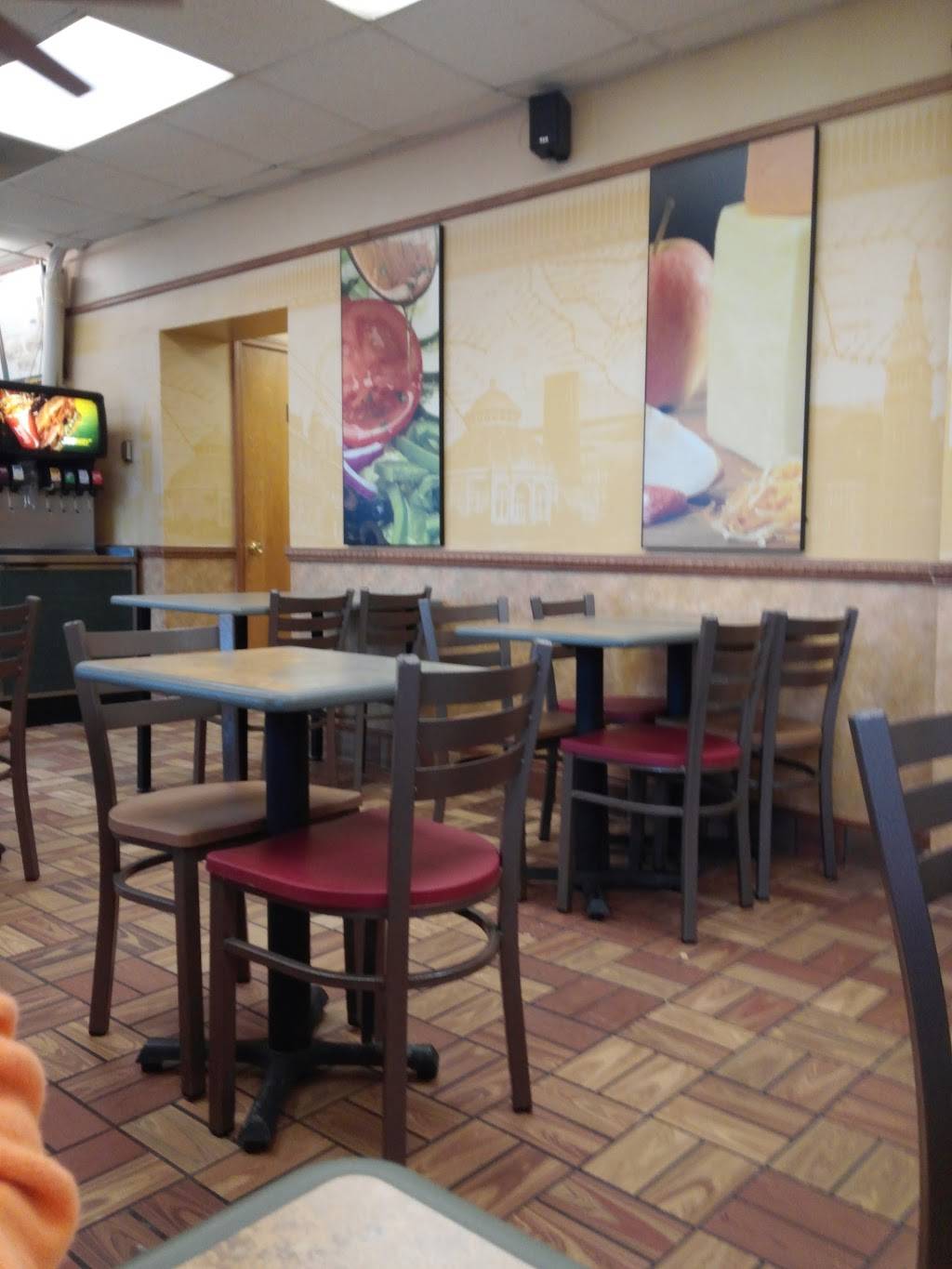 Subway | restaurant | 1 Centennial Dr, Paxton, IL 60957, USA | 2173793095 OR +1 217-379-3095
