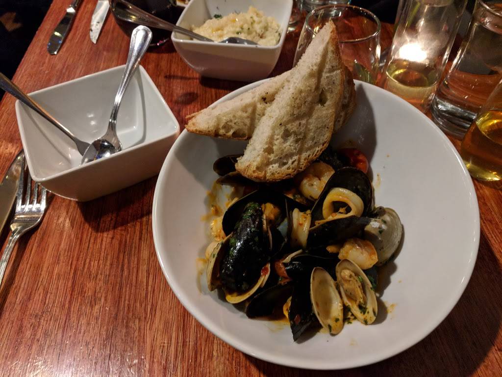 DueLire Vino & Cucina | restaurant | 4520 N Lincoln Ave, Chicago, IL 60625, USA | 7732757878 OR +1 773-275-7878