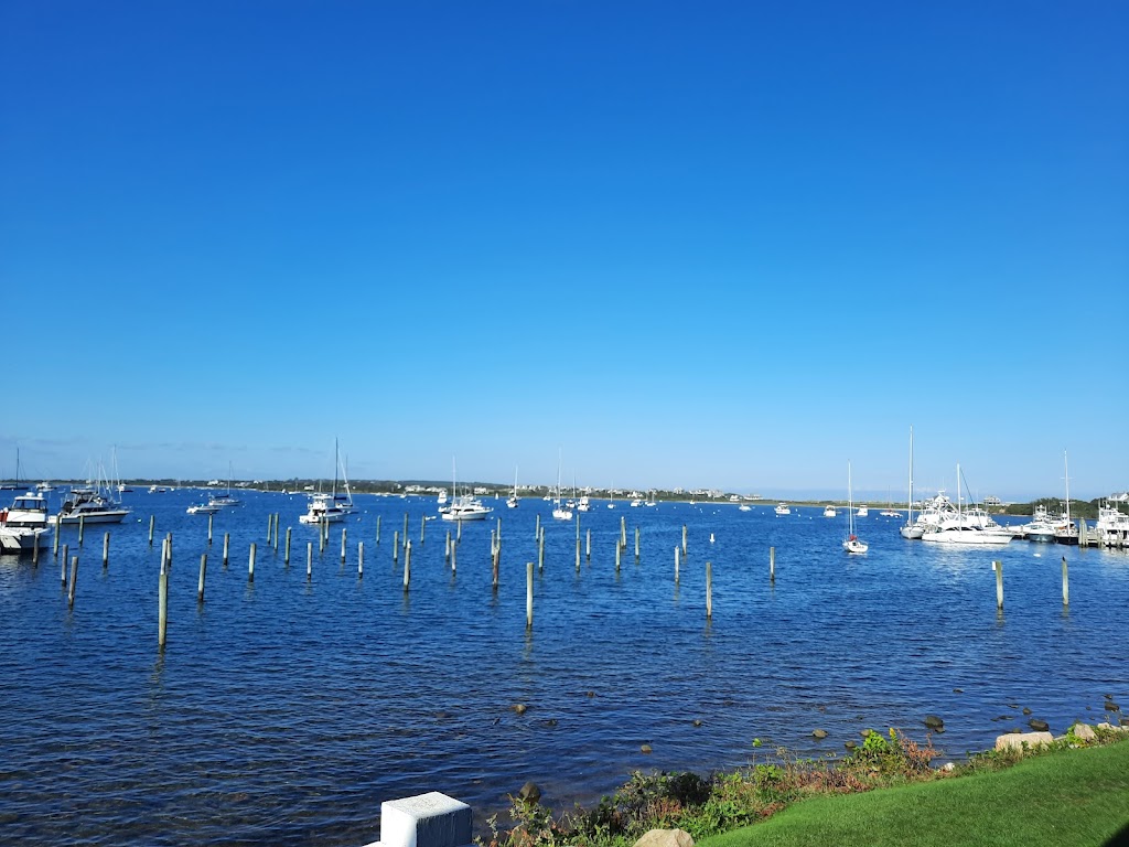 The Oar | restaurant | 221 Jobs Hill Rd, New Shoreham, RI 02807, USA | 4014668820 OR +1 401-466-8820