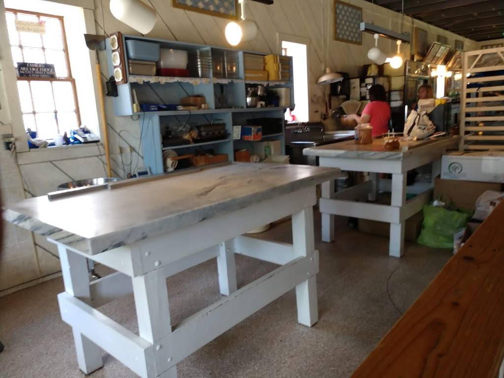 Grannies Cookie Jars & Ice | restaurant | 19041 Lovers Ln, Metamora, IN 47030, USA | 7656471966 OR +1 765-647-1966