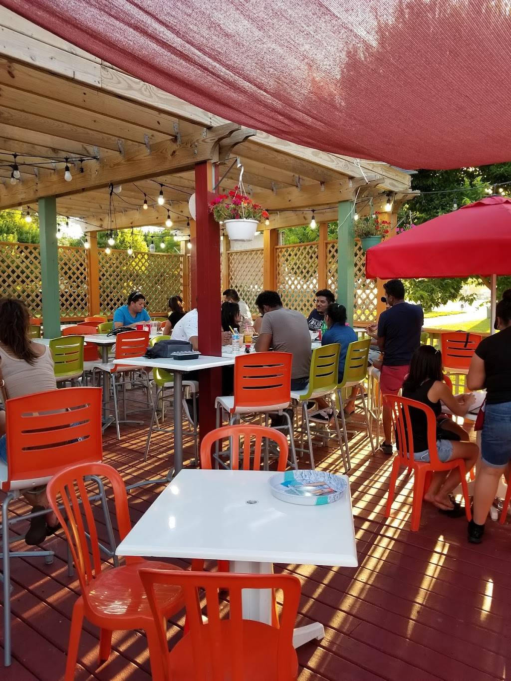 Del Campos Tacos | restaurant | 1300 S Linn White Dr, Chicago, IL 60605, USA | 7734575492 OR +1 773-457-5492