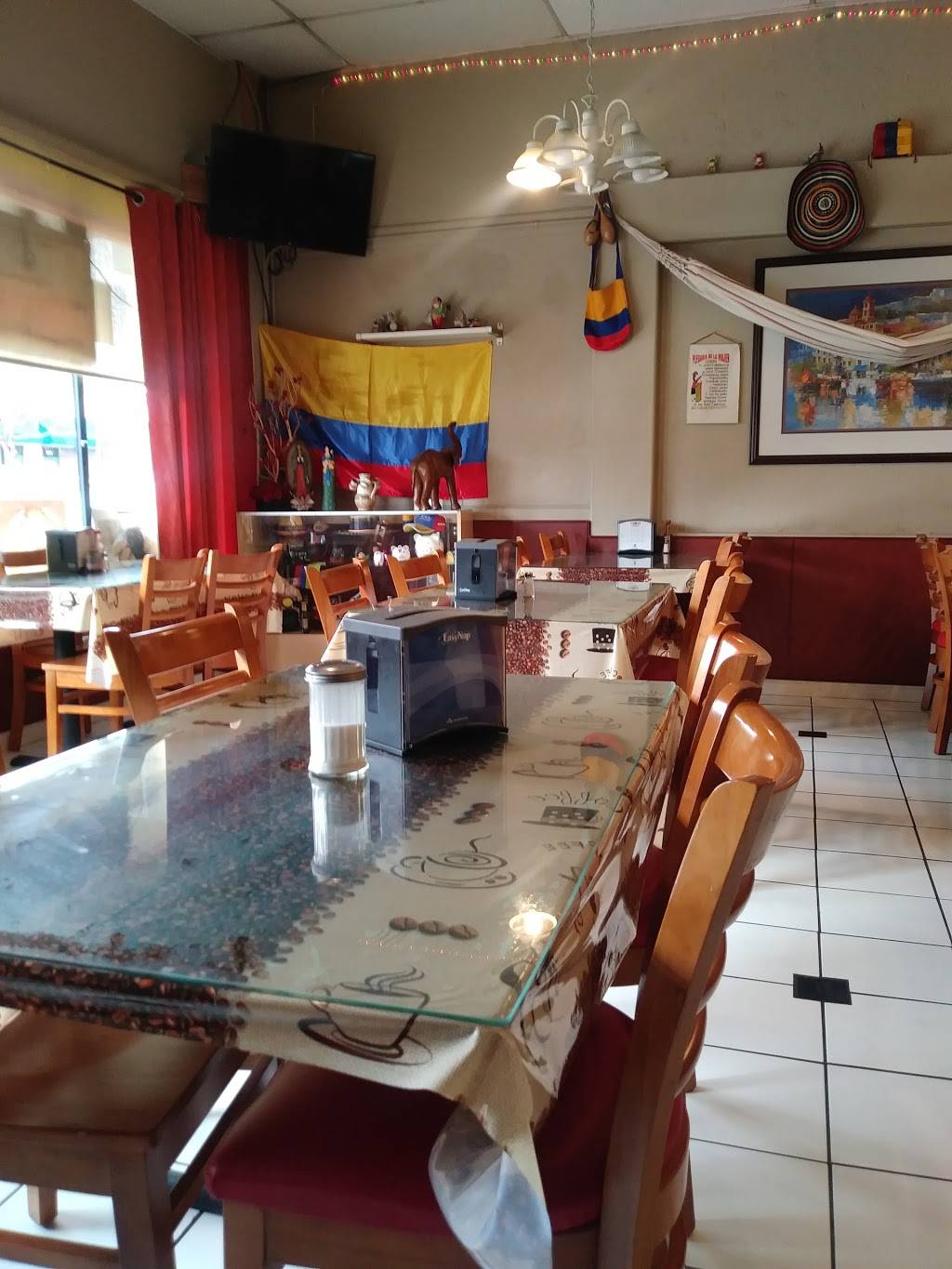 Glorias Colombian Restaurant | restaurant | 8420 State St, South Gate, CA 90280, USA | 3235691345 OR +1 323-569-1345