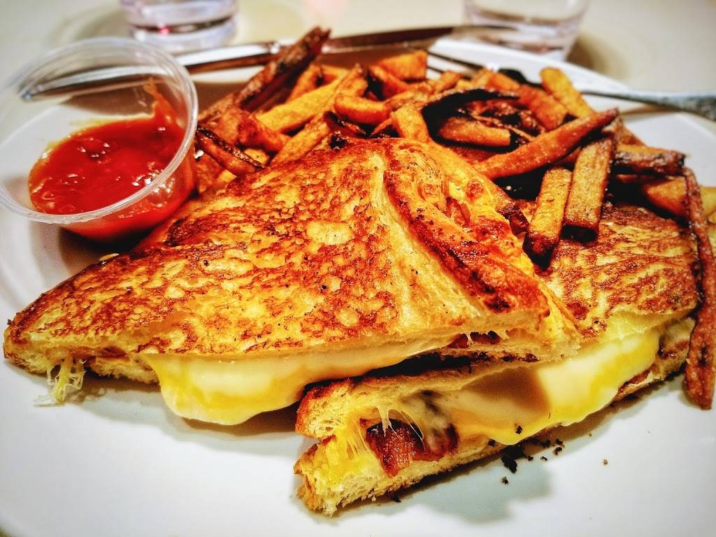 Standard Market Grill | meal takeaway | 333 E Ogden Ave, Westmont, IL 60559, USA | 6303667040 OR +1 630-366-7040