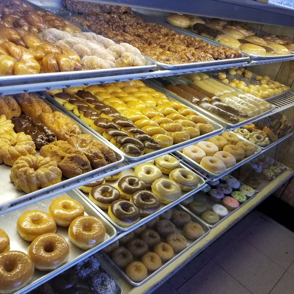 Luckys Donuts | bakery | 565 Dutton Ave, San Leandro, CA 94577, USA | 5106383445 OR +1 510-638-3445