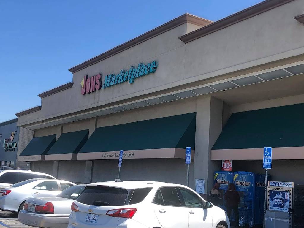 La Tapachulteca | restaurant | 6655 Van Nuys Blvd, Van Nuys, CA 91401, USA | 8186164611 OR +1 818-616-4611