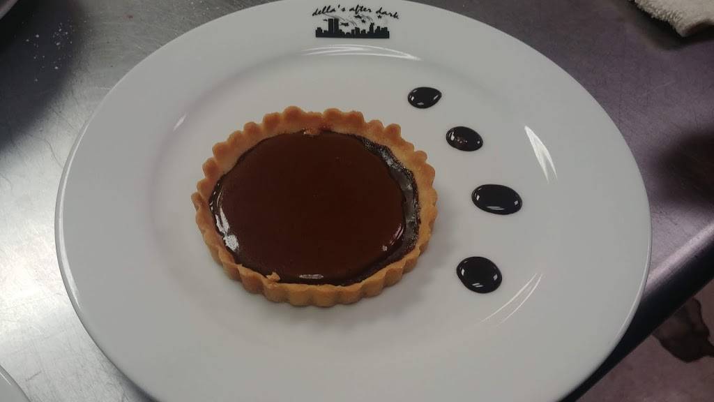 Dellas Cafe | restaurant | 608 Oakfield Dr, Brandon, FL 33511, USA | 8136843354 OR +1 813-684-3354