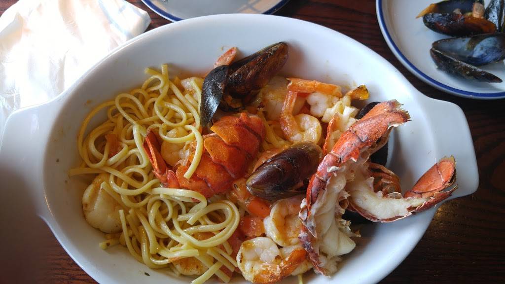 Red Lobster | restaurant | 3200 Dufferin St, North York, ON M6A 2T3, Canada | 4167857930 OR +1 416-785-7930