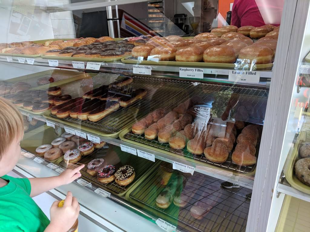 Clifton Donut Shop | bakery | 2317 Brownsboro Rd, Louisville, KY 40206, USA | 5027496896 OR +1 502-749-6896