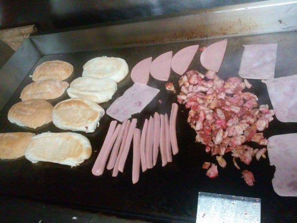 Lonches y hamburguesas LOS TOTONES | restaurant | Fox Plaza, El Paso, TX 79905, USA | 9157815892 OR +1 915-781-5892