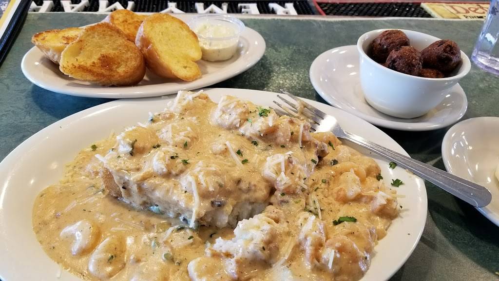 McElroys on the Bayou | restaurant | 705 Bienville Blvd, Ocean Springs, MS 39564, USA | 2288184600 OR +1 228-818-4600