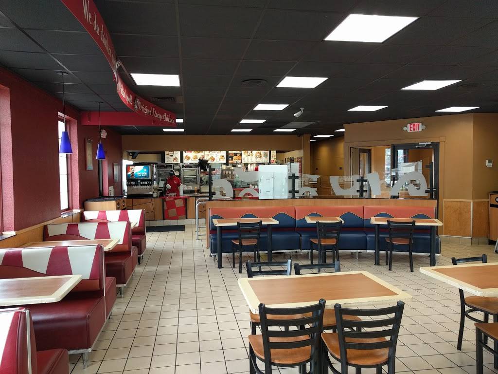 KFC | restaurant | 1560 W 117th St, Lakewood, OH 44107, USA | 2162285350 OR +1 216-228-5350
