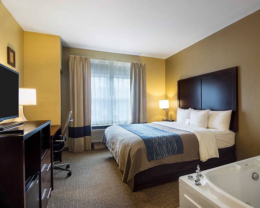 Comfort Inn & Suites | restaurant | 1415 Port Washington Rd, Grafton, WI 53024, USA | 2623871180 OR +1 262-387-1180